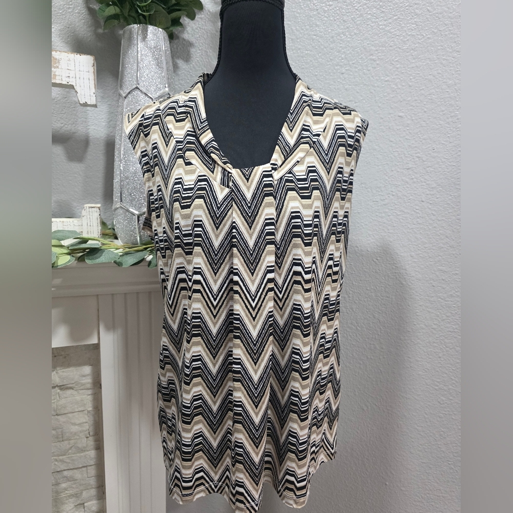 Dana Buchman Black and Cream Chevron Blouse